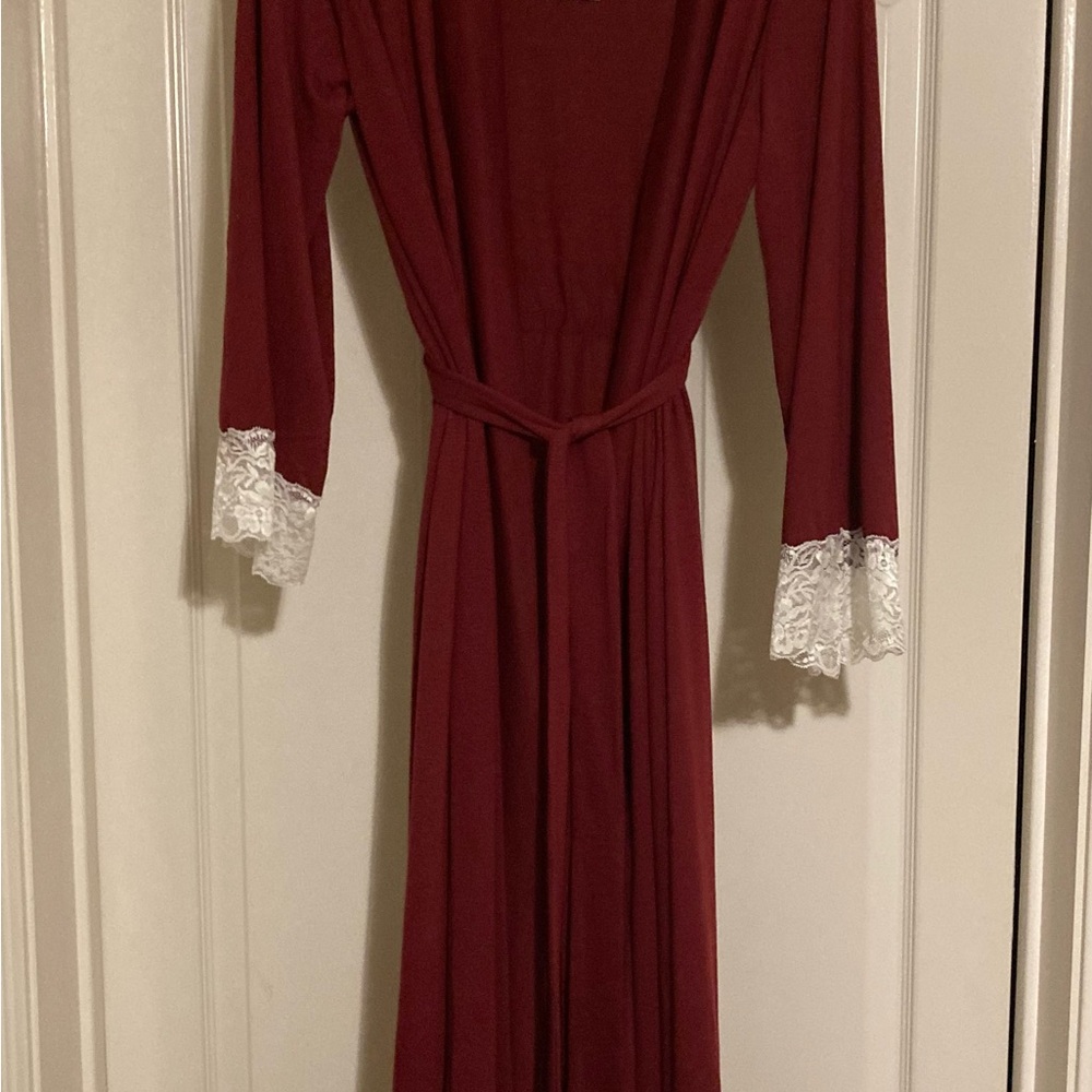 Elegant Burgundy Lace Trim Robe